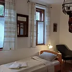 Karadi Vendeghaz