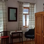 Karadi Vendeghaz Pensjonat Háromhuta