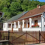 Pensjonat Karadi Vendeghaz