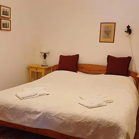 Karadi Vendeghaz Háromhuta