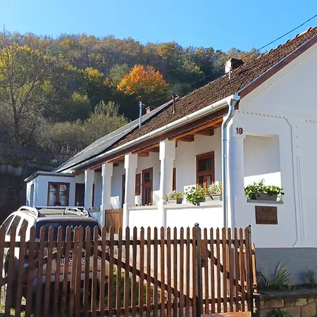Karadi Vendeghaz Háromhuta