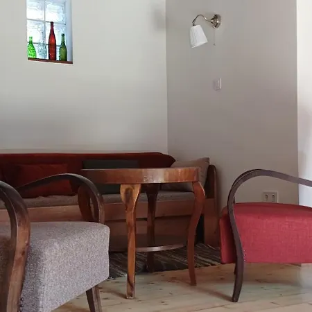 Karadi Vendeghaz * Háromhuta
