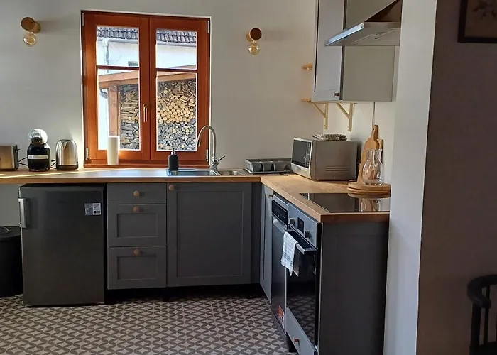 Karadi Vendeghaz Háromhuta