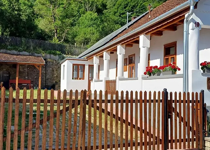 Karadi Vendeghaz بيت ضيافة Háromhuta